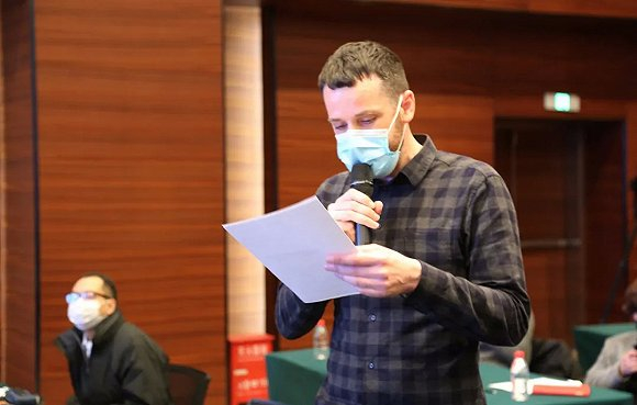 媒体记者现场连线与企业沟通。图片来源：中国国际进口博览会