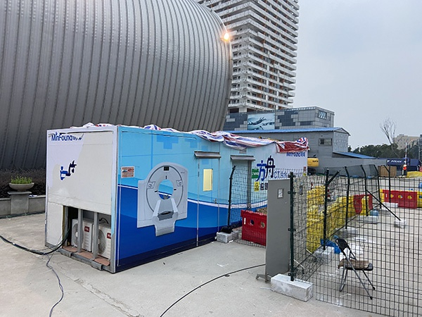 东西湖方舱配备的两台移动CT