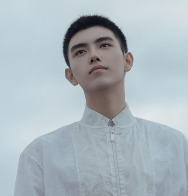 男生剪寸头发型颜值提升今年试试这3款时尚帅气精神十足