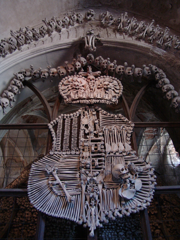 图1 人骨教堂 黑山家族纹章，14-19世纪，库特纳霍拉 摄影 © MN