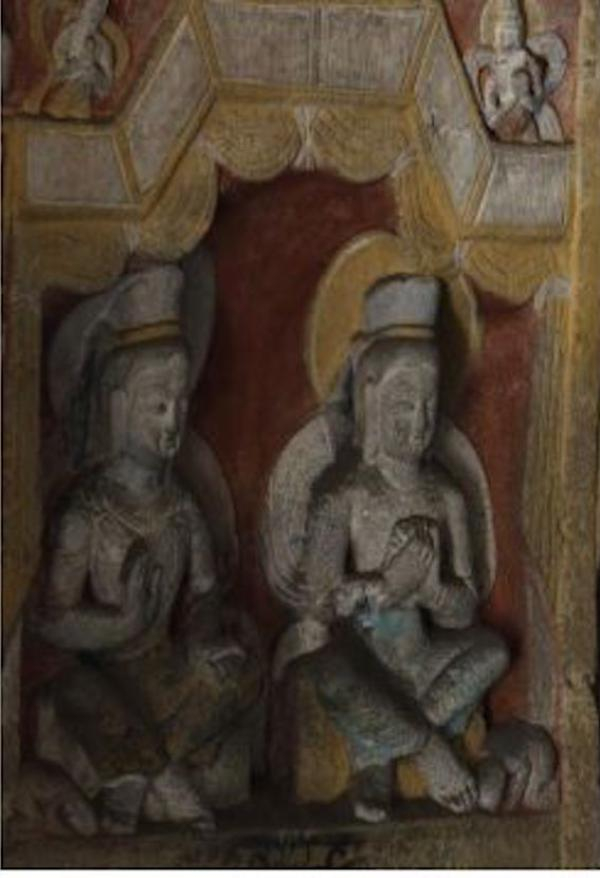 第11窟盝形楣拱龛内的交脚菩萨