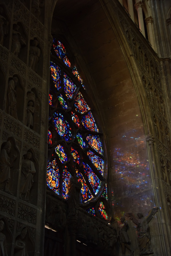 兰斯主教堂侧廊玫瑰花窗，1211起建，法国，摄影 © MN