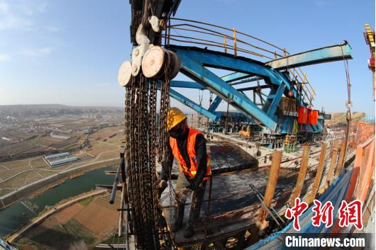 图为国道310南移项目弘农涧河特大桥施工现场。河南省交通运输厅供图