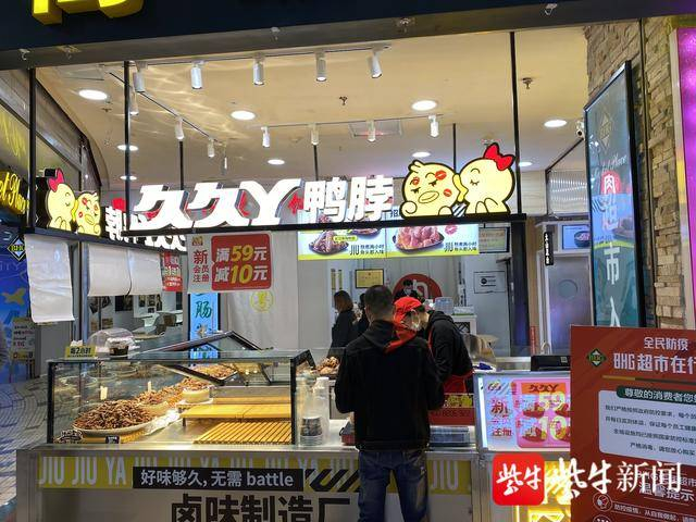 水游城内小吃店已经开门营业      姜婧仪摄