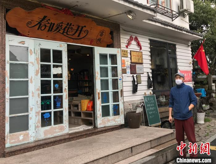 图为西湖民宿行业协会秘书长兼副会长刘晓明 江杨烨 摄