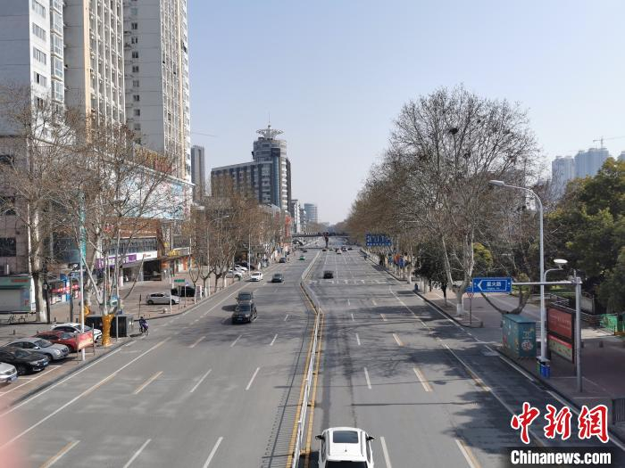 襄阳市人民广场一角 胡传林 摄