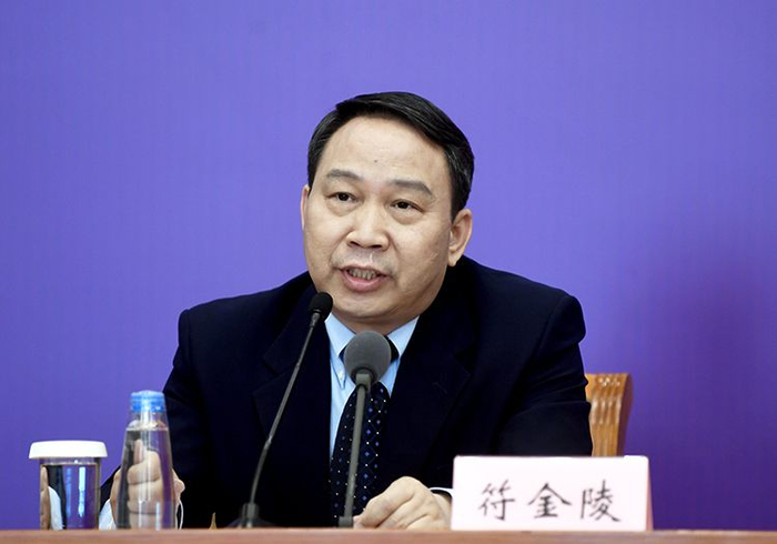  财政部应对疫情工作领导小组办公室主任、社会保障司司长符金陵回答记者提问。