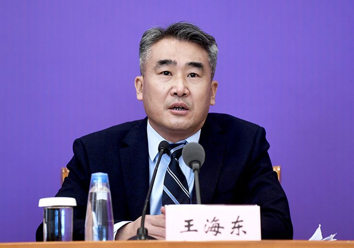  国家卫生健康委老龄健康司司长王海东回答记者提问。&nbsp;
