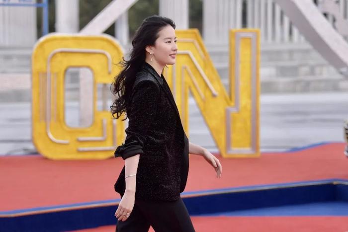 刘亦菲《花木兰》全球首映高光时刻，国际排场有多大？