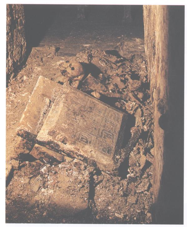 北周安伽墓墓志及骨架出土位置