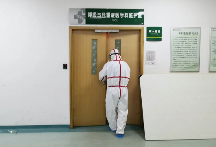 武汉市中心医院医护人员吐真情：疫情是面照妖镜