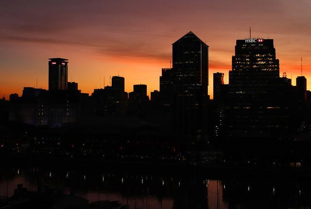 实拍阿根廷首都布宜诺斯艾利斯的晨雾和晚霞