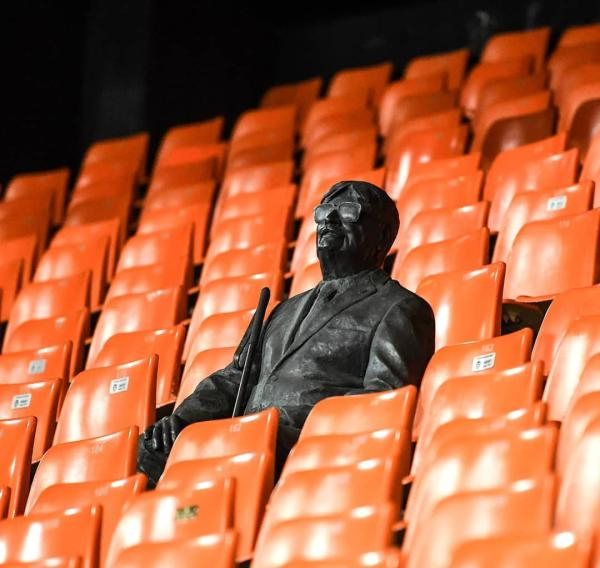  瓦伦西亚俱乐部5人感染，球队看台只剩下一尊雕像。