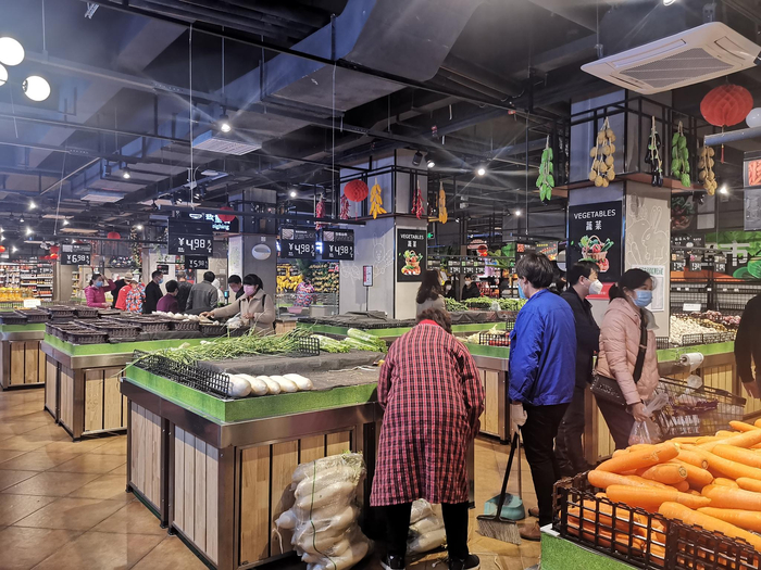 解封后超市热闹起来。 澎湃新闻记者 朱莹&nbsp; 图