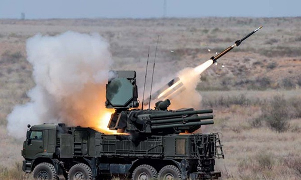 “铠甲”-S2弹炮合一防空系统发射导弹