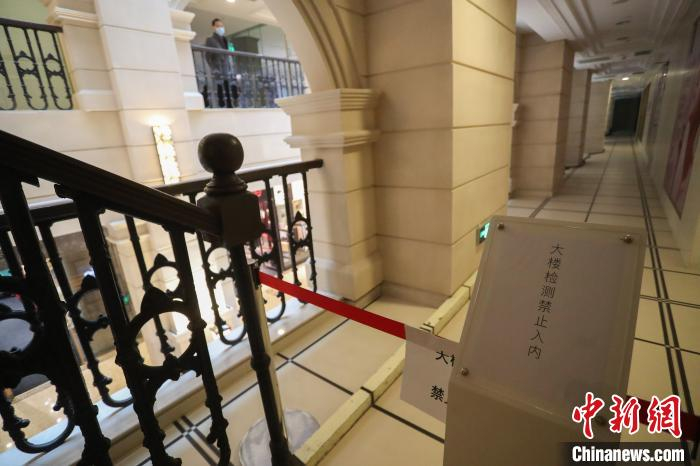 大楼检测现场。　张亨伟 摄