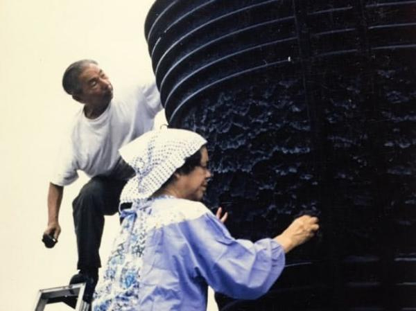 每年10月10日前后，铃木家以香油擦圣火台以维持铸件。