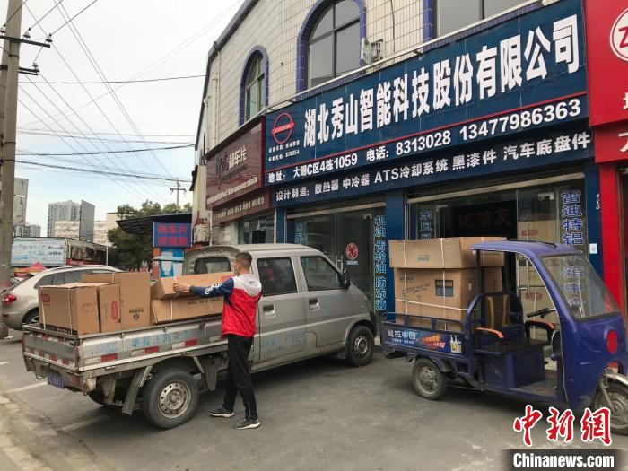 中国(十堰)汽配城恢复营业 陈伟 摄