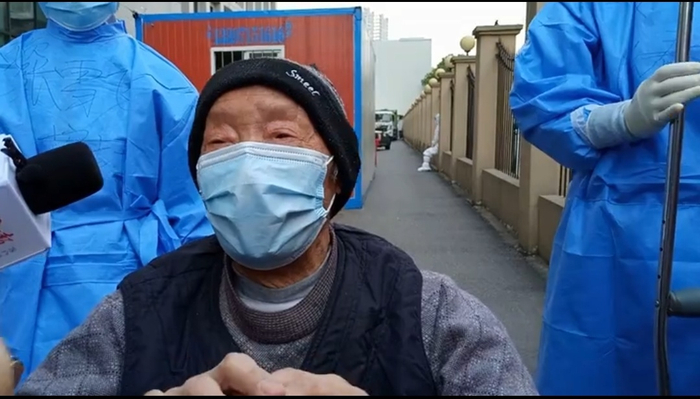 91岁新冠肺炎患者蒋先生康复出院。