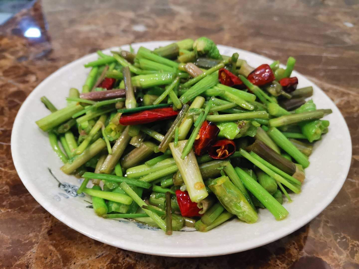 炒水芹菜。受访者供图