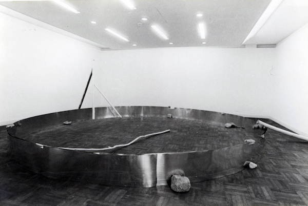 菅木志雄，《支空》，1985年