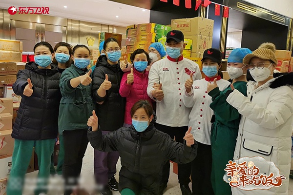 朱高鹏与援鄂医疗队合影