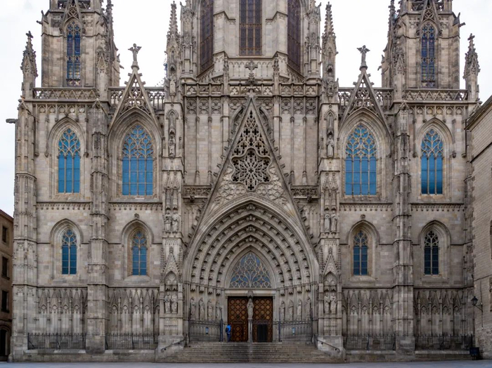 ▲这是3月18日在西班牙巴塞罗那拍摄的一处教堂。新华社发（胡安·戈萨 摄）