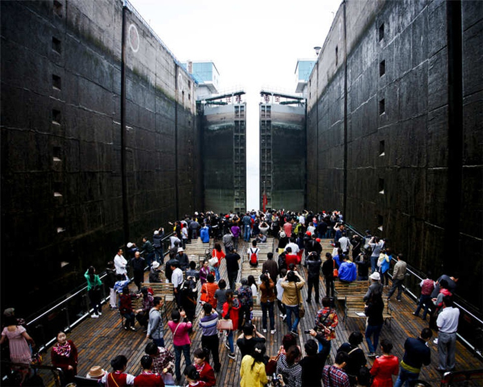 黎明作品：《游山玩水》