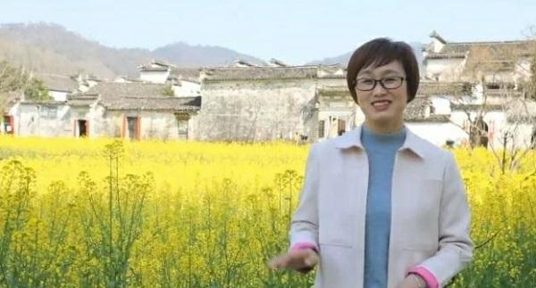 图说：安徽省黟县副县长刘菁兰代言黟县五黑特产 来源/采访对象供图（下同）