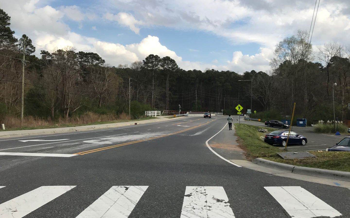 因疫情进入紧急状态，北卡罗来纳州州府罗利市街道人烟稀少。受访者供图