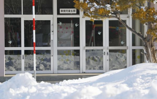 ▲图为2月27日在日本北海道北广岛市拍摄的一所已停课的公立小学。（新华社）