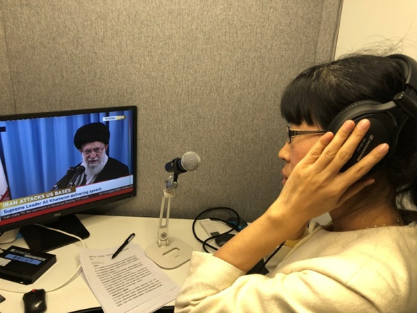 1月8日，受中央电视台邀请，于桂丽为伊朗最高领袖哈梅内伊的直播做同声传译工作。本文图片除特殊标注外，均由受访者提供。