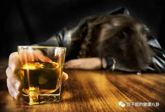 微醺比喝醉更可怕？酒精会让你对异性颜值作出“误判”