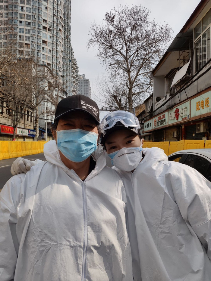  懿哥与李文建合影。&nbsp; 受访者提供 图