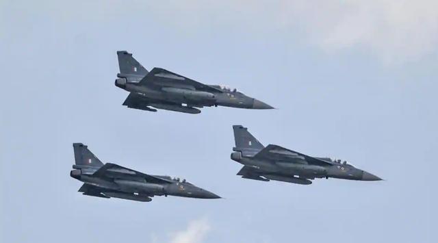 印度完全版LCA战机首飞 能比肩“枭龙”吗？