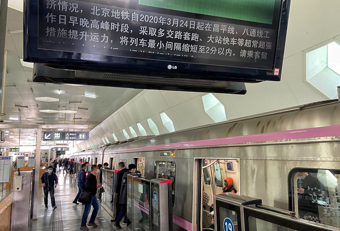 从今天开始，地铁昌平线的最小运行间隔已缩短至2分钟。新京报记者 王贵彬 摄