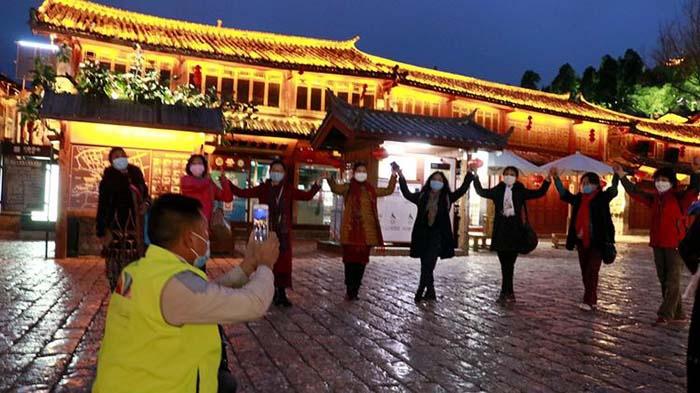 丽江古城景区迎来首批125名团队游客