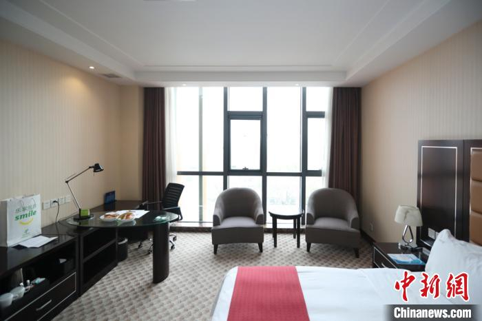 集中观察人员所住的房间。　中新社记者 贾天勇 摄