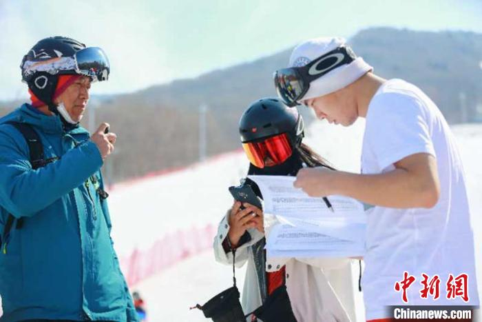     图为“光猪节”现场　石洪宇　摄