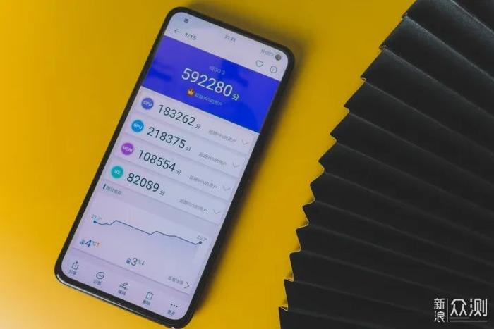好物测评室｜有颗“游戏心”的5G旗舰手机，iQOO 3上手体验