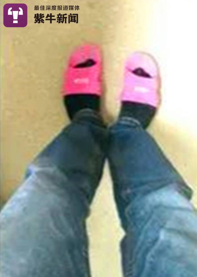 Andy刚到观察点时穿的拖鞋
