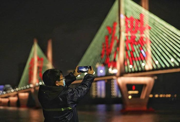 风雨无阻向前进！写在中国人民抗击新冠肺炎疫情之际