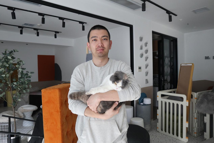 喵哥和猫咪“甜筒” 澎湃新闻实习生 姬尊雨 图