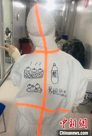 美小护董啸男创作的热腾腾的小笼包。　仁济医院供图&nbsp;