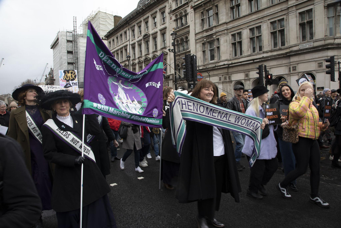  3月8日，英国女性穿上1920年代的服饰，纪念女性获得选举权 （Women‘s suffrage）。