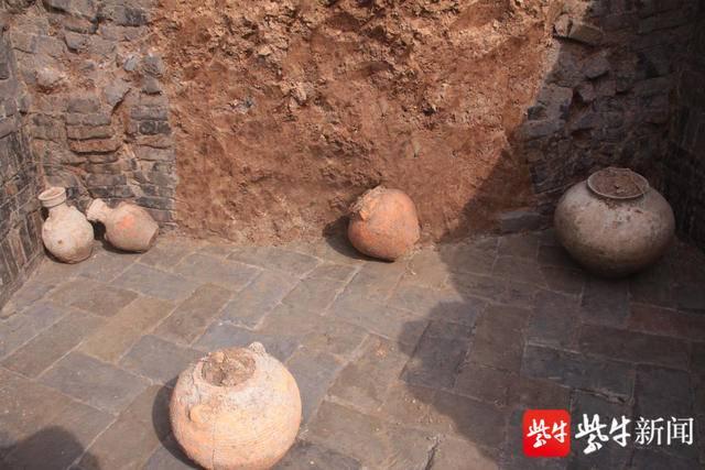 句容考古发掘一座汉墓， 出土随葬品17件（套）种类丰富