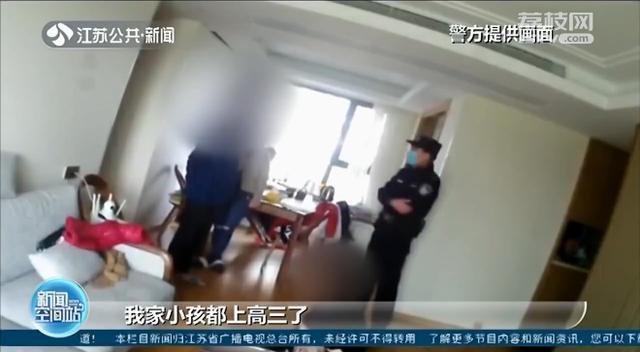 父子为作业动起手，初中生怒而报警！民警上门劝了一个小时…