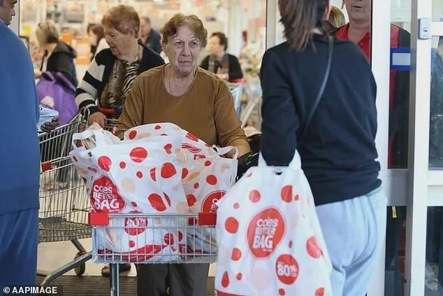 澳超市为抗疫憋大招：自己打包、进店洗手、保持距离，病人不许来