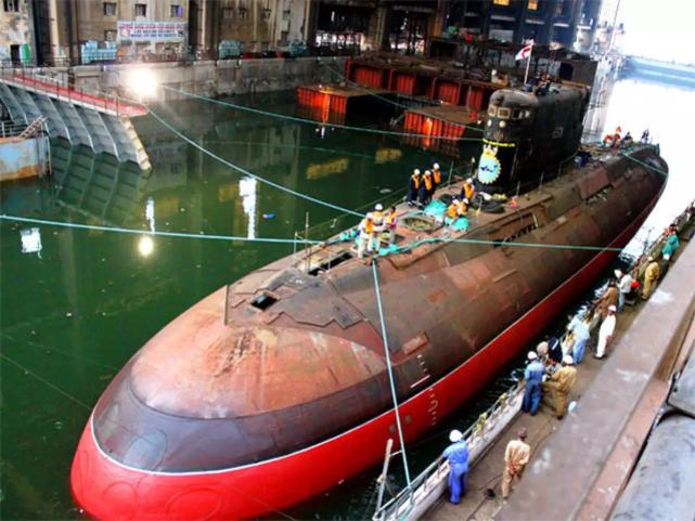 印度海军基洛级潜艇年久失修，俄报出18亿美元天价，船厂无能怪不得别人