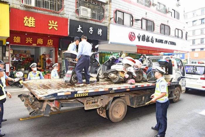 兴宁交警出手了！重点整治；兴宁有人买了架飞机！拍下的一幕！